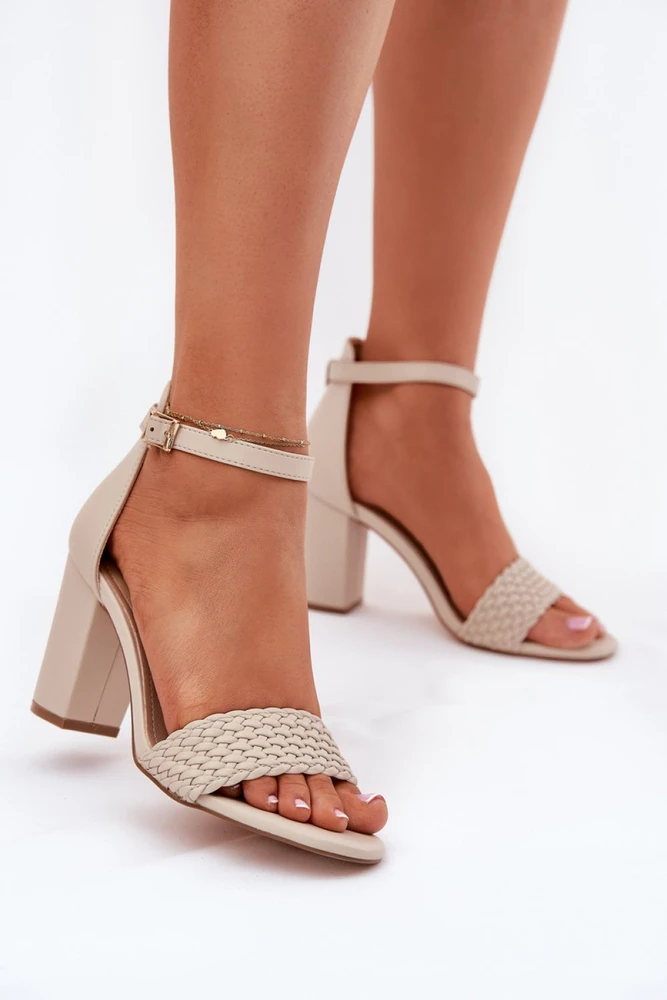 Basutės su kulnu ir pynuota juostele Step in style