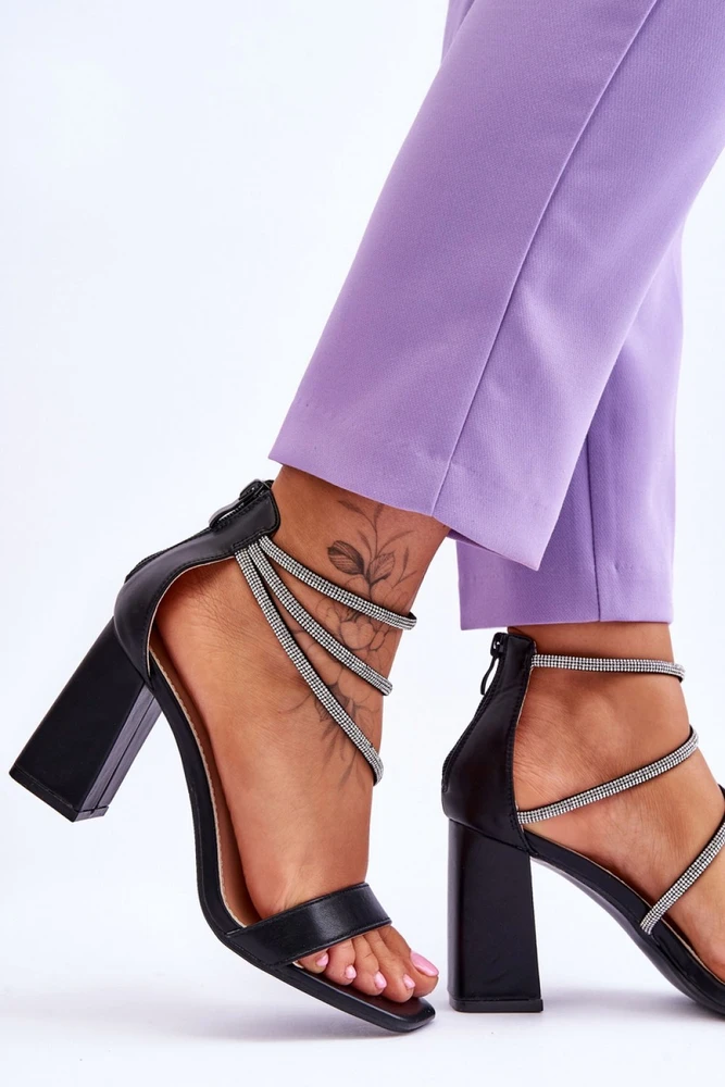 Basutės su kulnu su kristalų juostelėmis Step in style