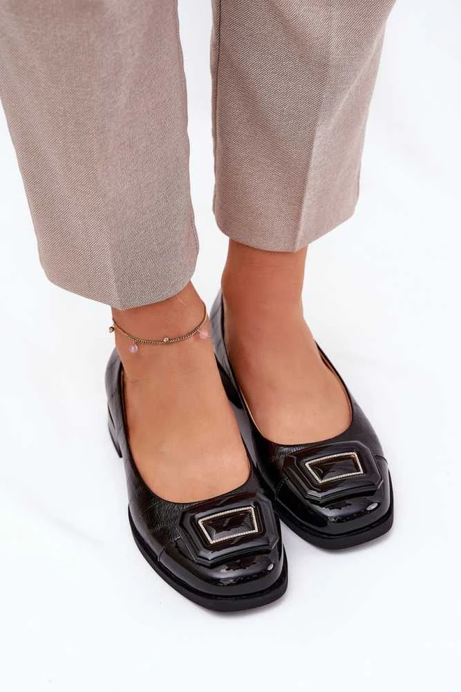 Bateliai balerinos moterims elegantiški