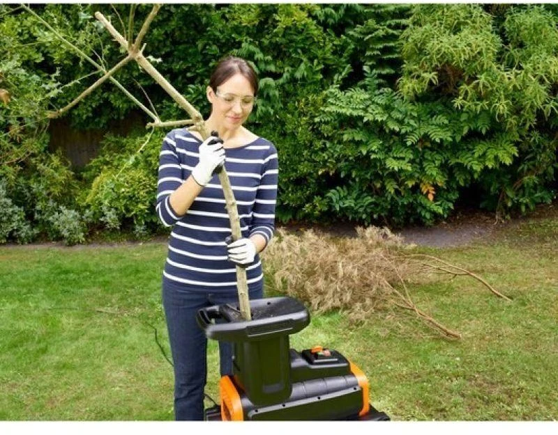 Black & Decker Elektrinis tylus šakų smulkintuvas BEGAS5800