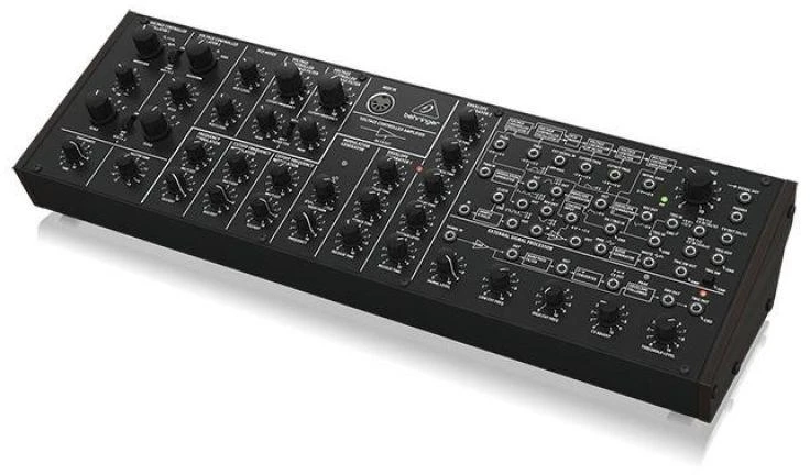 Behringer K-2 MK II analoginis sintezatorius