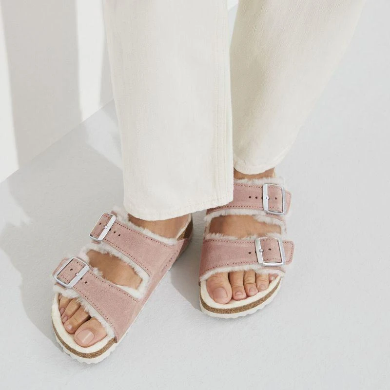 Birkenstock Arizona zomšas ādas kažokādas ar polsterējumu, rozā māla LAF šauras čības (1023258)