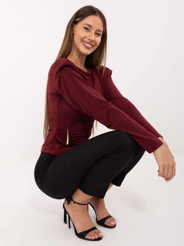 Palaidinė bordo atspalvio IT – elegancijai ir jaukumui kasdienai.