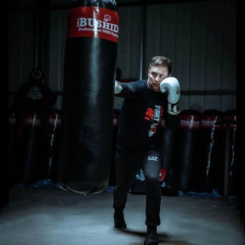 BUSHIDO Bokso maišas - 130 Raudonas - 130 cm / 30 kg