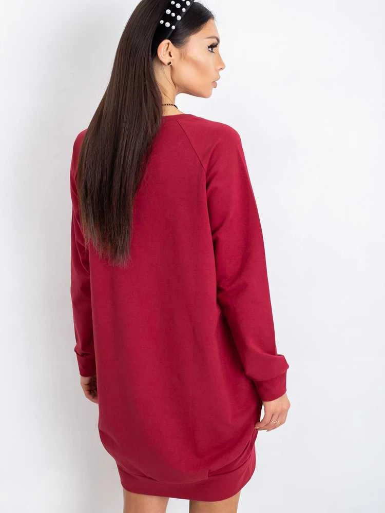 Bordo spalvos suknelė