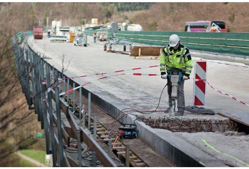 Atskėlimo plaktukas Bosch GSH27VC