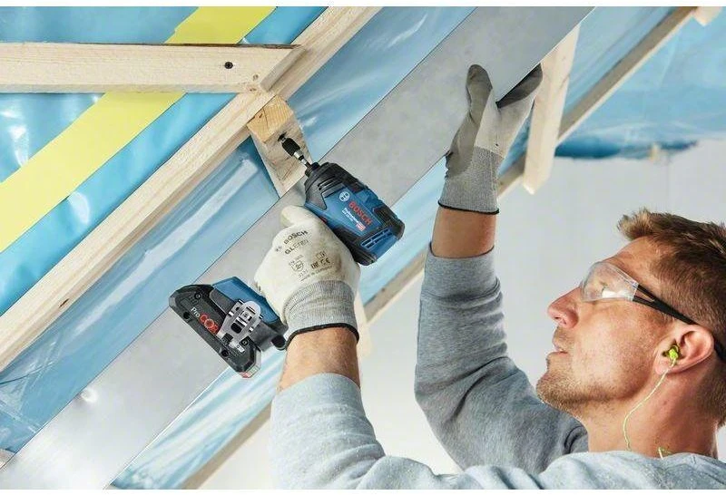 Smūginis veržliasūkis Bosch GDR 18V-200; 18 V (be akumuliatoriaus ir pakrovėjo) + Lagaminas