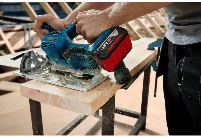 Akumuliatorinis diskinis pjūklas Bosch GKS 185-LI; 18 V; 1x5,0 Ah akum.