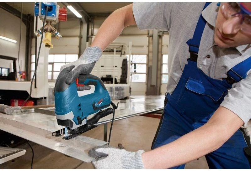 Siaurapjūklis Bosch GST 90 BE 650W kartoninė pakuotė