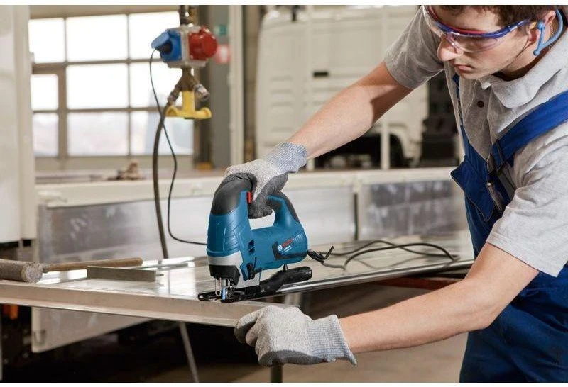 Siaurapjūklis Bosch GST 90 BE 650W kartoninė pakuotė