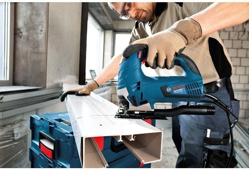 Siaurapjūklis Bosch GST 90 BE 650W kartoninė pakuotė