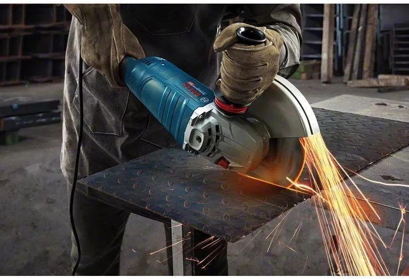 Kampinis šlifuoklis Bosch GWS 24-230 P; 2400 W