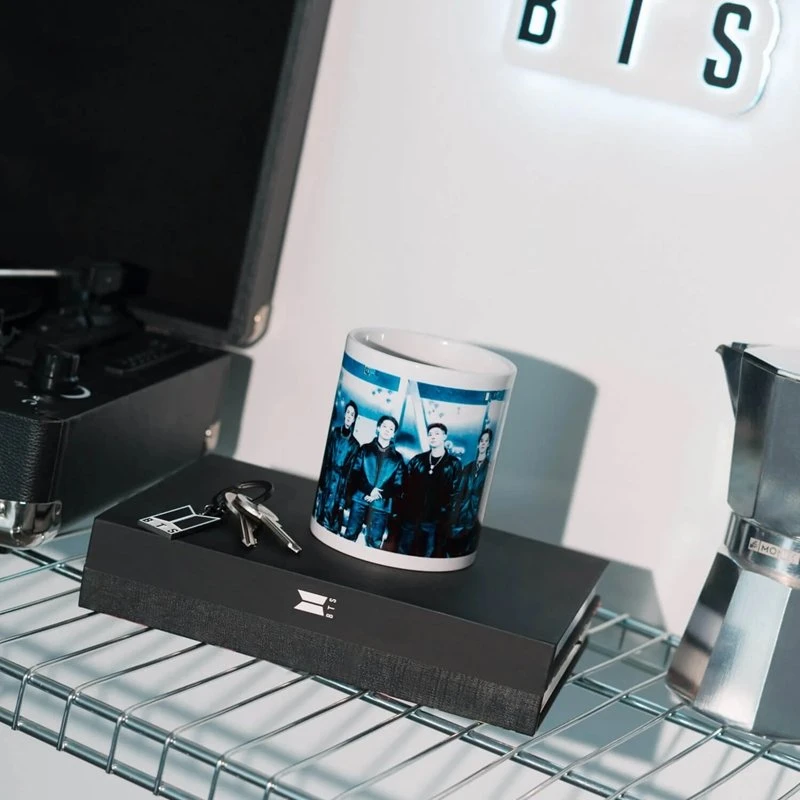 ERIK BTS balta keraminė puodelė su dėžute, 350 ml
