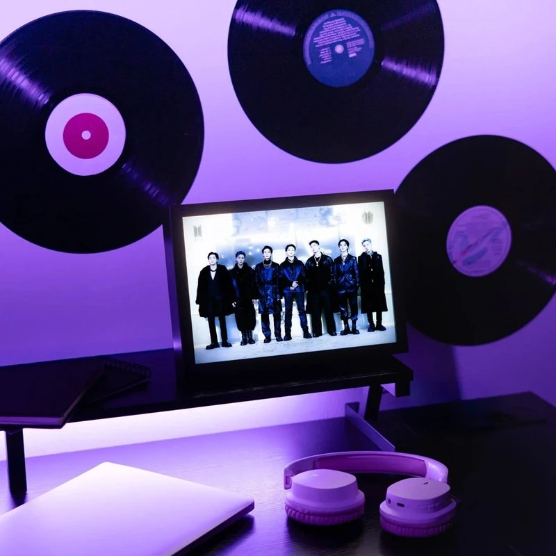 BTS - dekoratyvus rėmelis su LED apšvietimu