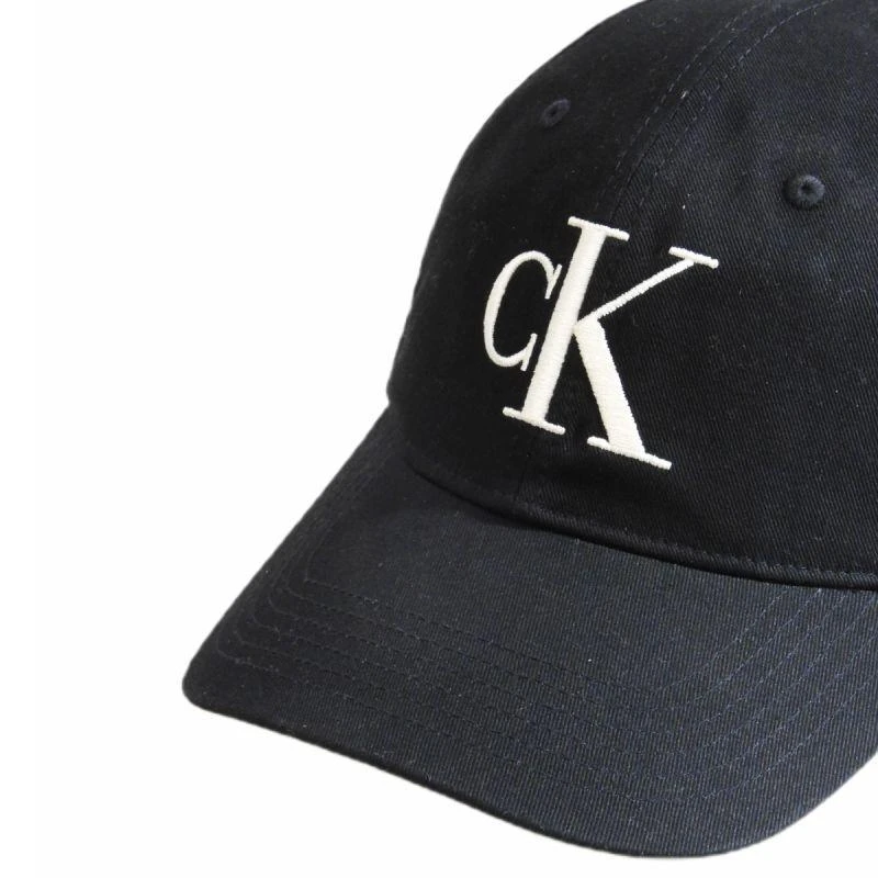 Calvin Klein CK Jeans Reguliuojama kepuraitė su dirželiu Juoda - LZ04G5024G-UB1