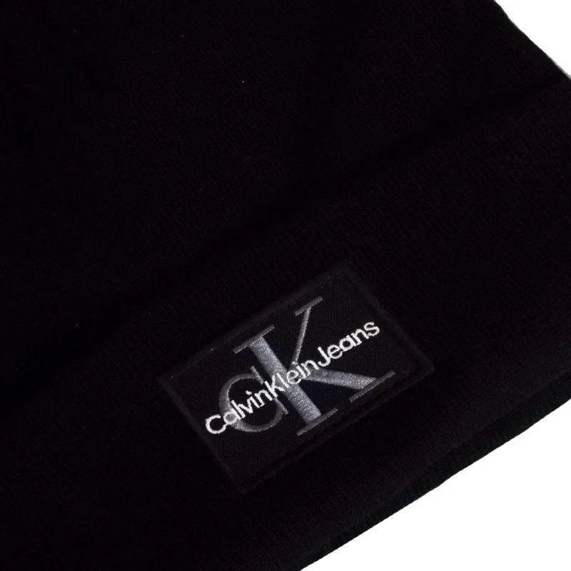 Calvin Klein CK Juoda kepurė su logotipu - LZ04D8080G-UB1