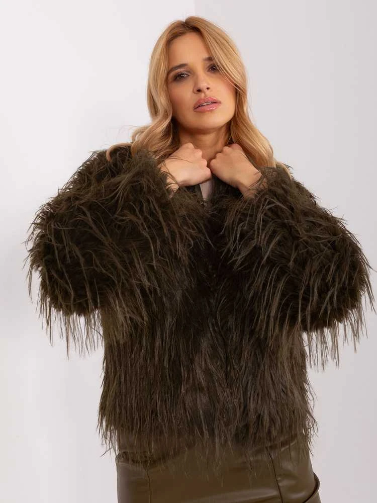 Chaki spalvos striukė