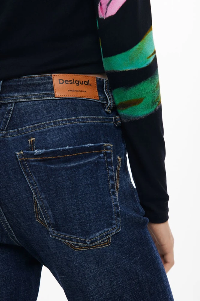 Damskie jeansy Desigual su ozdobnymi detalami – mėlyna