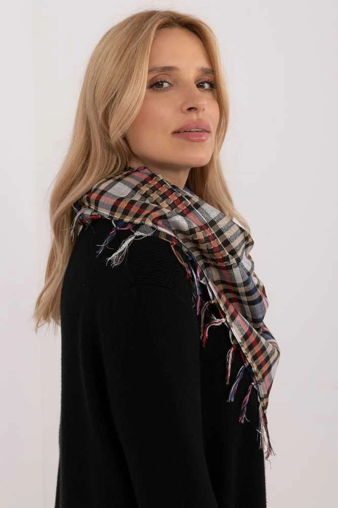 Daugiaspalvė skarelė