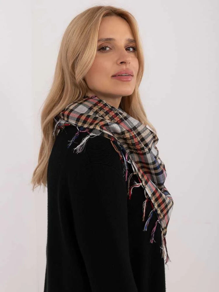 Daugiaspalvė skarelė