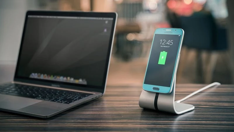 „Xvidia XVIDA StickyPad5“ išmaniesiems telefonams – universalus magnetinis adapteris