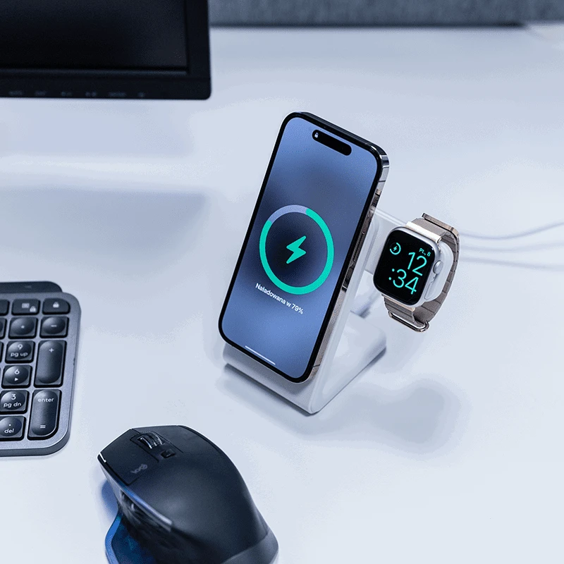„Crong MagSpot Pivot“ stovas – „MagSafe“ įkroviklis, skirtas „Apple iPhone“, „Apple Watch“ ir „AirPods“ ausinėms, „Snow“ baltos spalvos