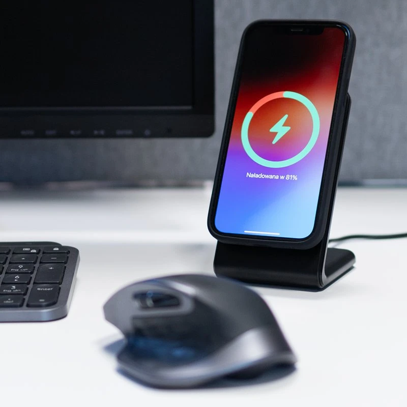 Crong MagSpot Pivot Stand - MagSafe įkroviklis for Apple iPhone, Apple Watch and AirPods Shadow juodos spalvos