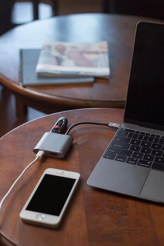 Kanex USB-C VGA adapteris su įkrovimu