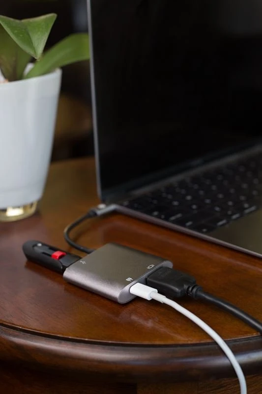 Kanex USB-C VGA adapteris su įkrovimu