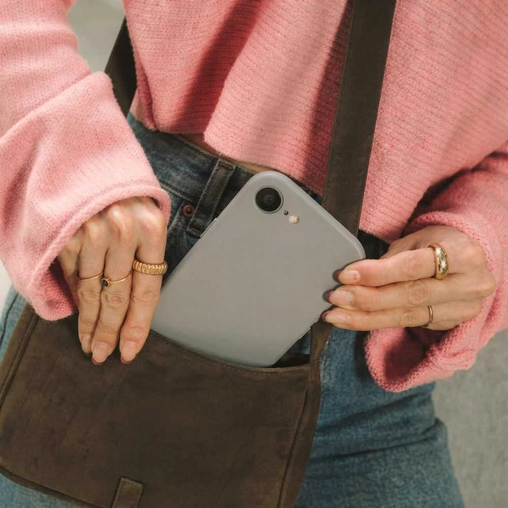 „Tech-Protect“ silikoninis „MagSafe“ dėklas, skirtas „iPhone 16e“ / „17e“ – pilkas