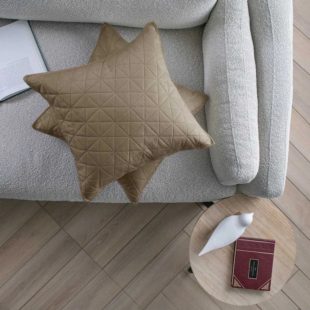Dekoratyvinis pagalvės užvalkalas su geometriniu raštu smėlio spalvos