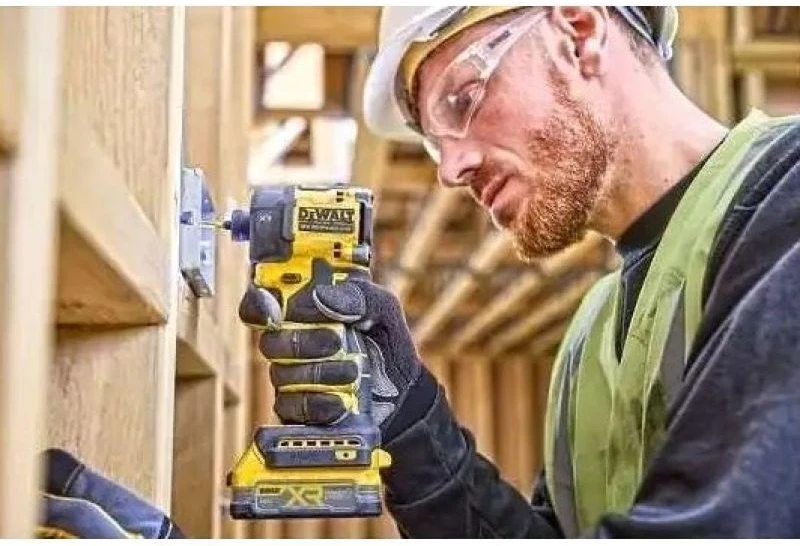 DeWalt DCF870N-XJ Smūginis suktuvas 1/4″ 18 V 56 Nm juodas, geltonas
