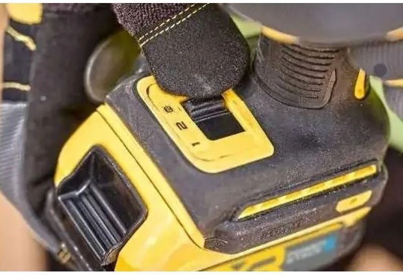 DeWalt DCF870N-XJ Smūginis suktuvas 1/4″ 18 V 56 Nm juodas, geltonas