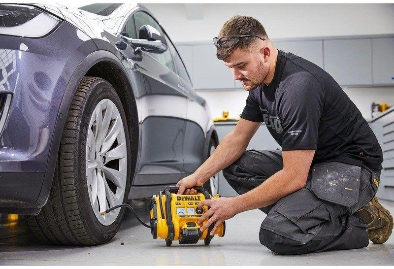 Akumuliatorinis kompresorius DeWalt DCC018N 18V (be akumuliatoriaus ir kroviklio)