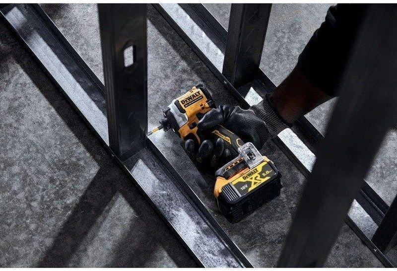 Akumuliatorinis smūginis suktuvas DEWALT 18V DCF850NT-XJ su lagaminu TSTAK be akumuliatoriaus ir kroviklio