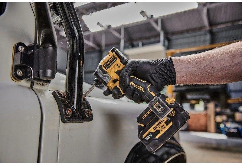 Akumuliatorinis smūginis suktuvas DEWALT 18V DCF850NT-XJ su lagaminu TSTAK be akumuliatoriaus ir kroviklio