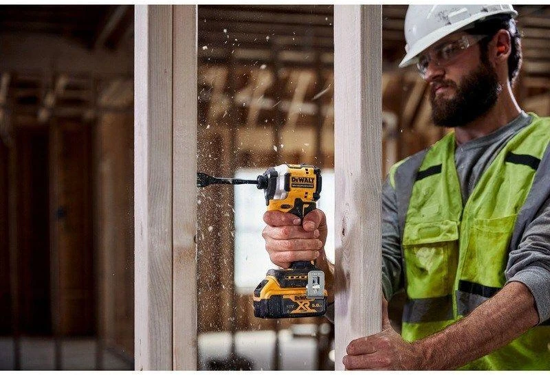 Akumuliatorinis smūginis suktuvas DEWALT 18V DCF850NT-XJ su lagaminu TSTAK be akumuliatoriaus ir kroviklio