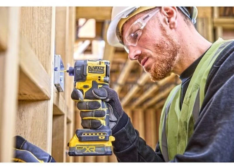Smūginis veržliasūkis DeWalt DCF870E2T-QW; 18 V; 2x1,7 Ah akum.