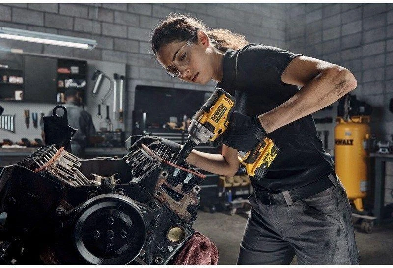 Smūginis veržliasukis DeWalt DCF892P2T-QW; 18 V; 2x5,0 Ah akum.