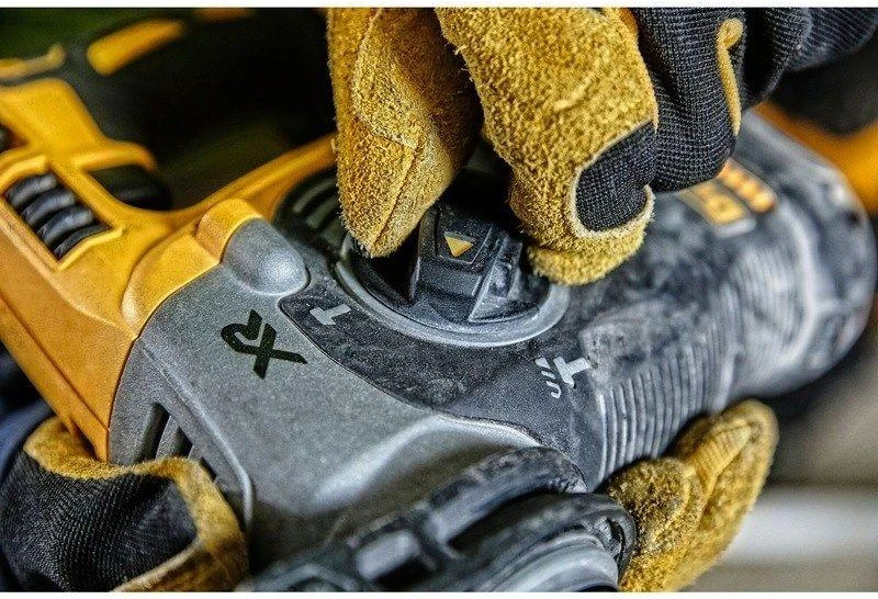 DEWALT SDS-PLUS GRĘŽIMO KJŪKAS 18V 2.1J 2 x 5.0Ah XR LI-ION BE šepetėlių + LAIKIKLIS DCH274P2T