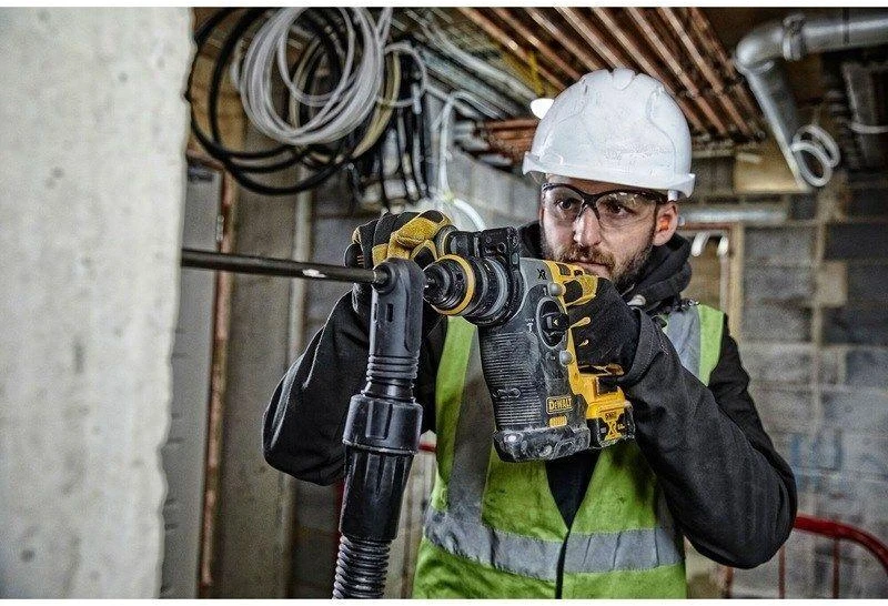 DEWALT SDS-PLUS GRĘŽIMO KJŪKAS 18V 2.1J 2 x 5.0Ah XR LI-ION BE šepetėlių + LAIKIKLIS DCH274P2T
