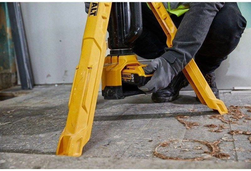 Teleskopinė lempa ant trikojo DeWalt DCL079-XJ (3000 lm, Baltas šiltas)