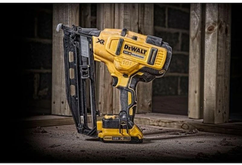 DEWALT akumuliatorinis viniakalis DCN660D2 18V 16Ga 32-63mm 2 x 2.0Ah bešepetėlinis
