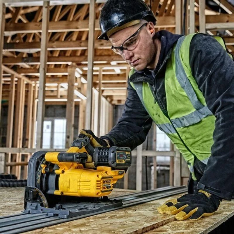 DEWALT FLEXVOLT diskinis pjūklas – GROTUVĖS KIŠTUKAS 54V 2x6.0Ah DCS520T2