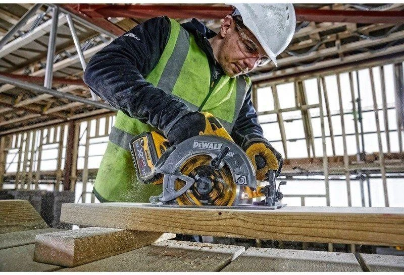 Akumuliatorinis diskinis pjūklas DeWalt FlexVolt DCS578NT-XJ; 54 V (be akumuliatoriaus ir pakrovėjo)