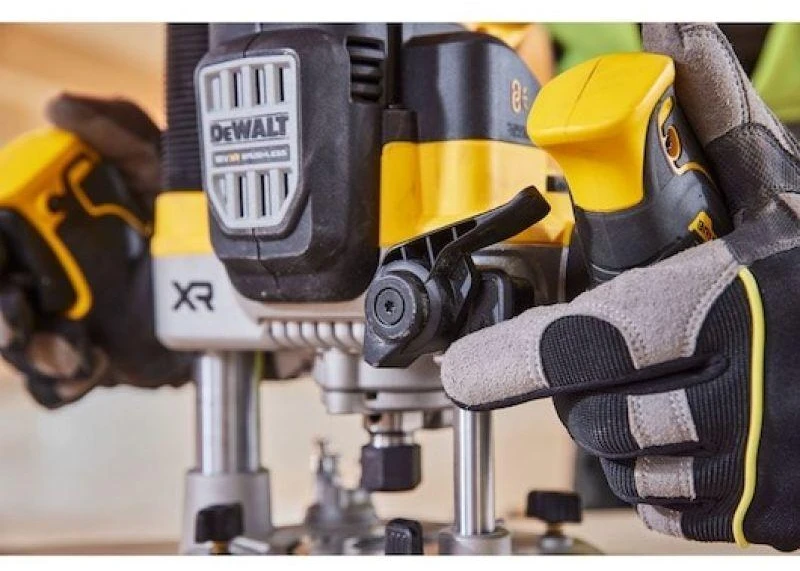 Freza DeWalt DCW620NT-XJ; 18 V (be akumuliatoriaus ir pakrovėjo)