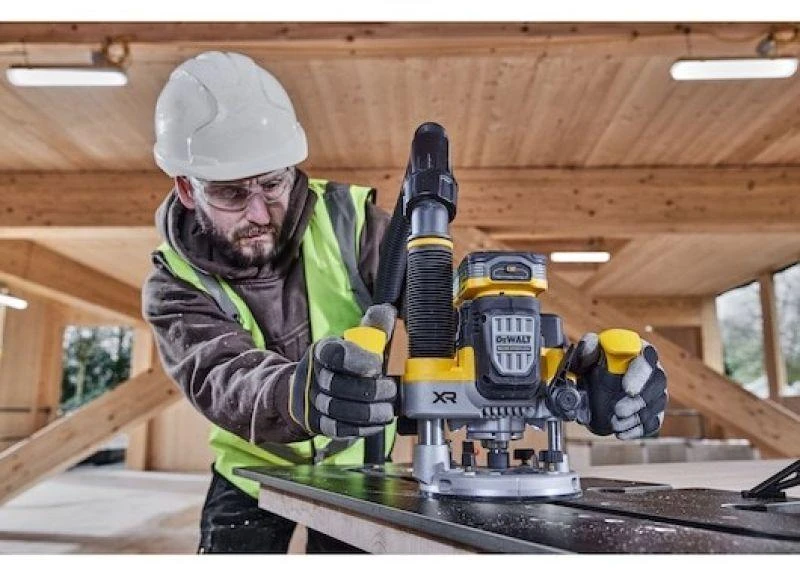 Freza DeWalt DCW620NT-XJ; 18 V (be akumuliatoriaus ir pakrovėjo)