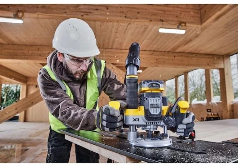 Freza DeWalt DCW620NT-XJ; 18 V (be akumuliatoriaus ir pakrovėjo)