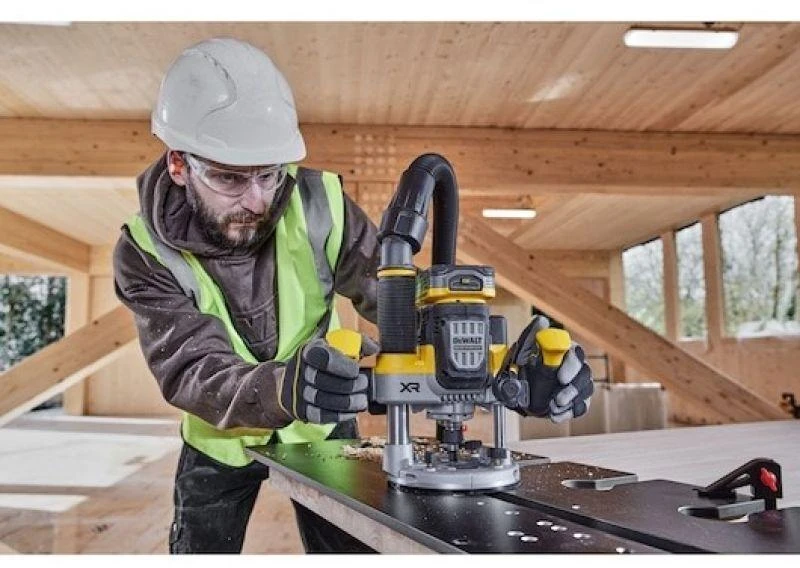 Freza DeWalt DCW620NT-XJ; 18 V (be akumuliatoriaus ir pakrovėjo)