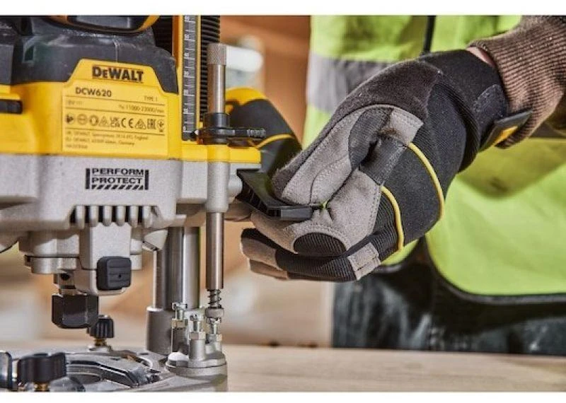 Freza DeWalt DCW620NT-XJ; 18 V (be akumuliatoriaus ir pakrovėjo)